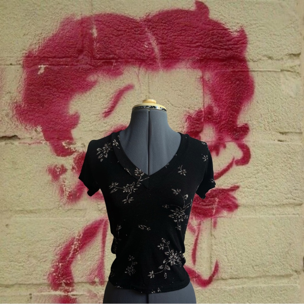 Black Floral V-Neck Short Sleeve Top